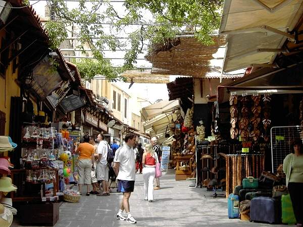 Gesch�ftiges Treiben in der Altstadt von Rhodos