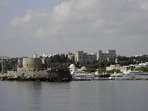 Gro�meisterpalast von Rhodos, links vorne die Festung Agios Nikolaos