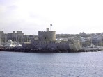 die Festung Agios Nikolaos von der Seeseite, links hinten der Gro�meisterpalast