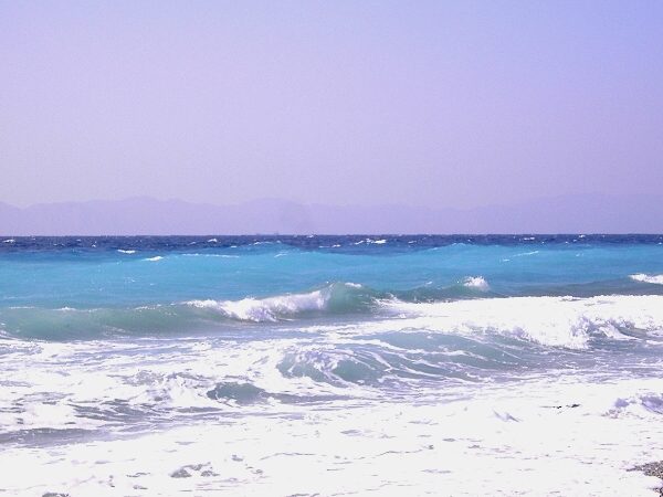 Meer und Strand an der Nordspitze von Rhodos, im Hintergrund die t�rkische Halbinsel Loryma