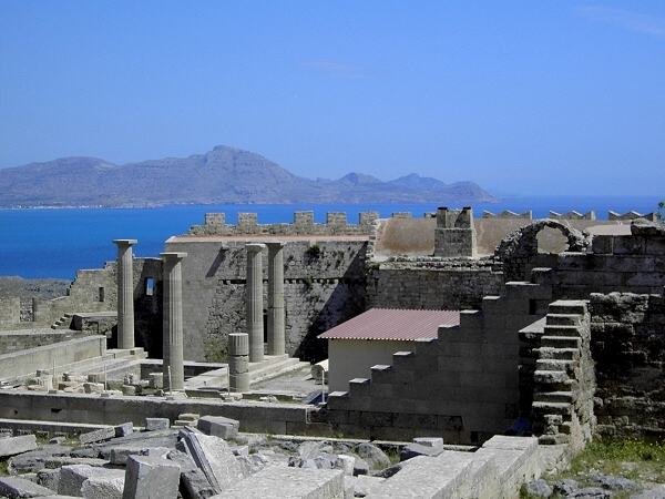 Akropolis von Lindos: antike S�ulen neben der Johanniter-Festung