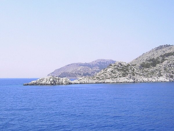 Entlang der S�dk�ste der Insel Symi