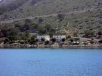 Bucht von Panormitis: au�er dem Kloster gibt es auch einige weitere H�user