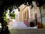 Unz�hlige Stufen f�hren hinauf nach Symi Chorio